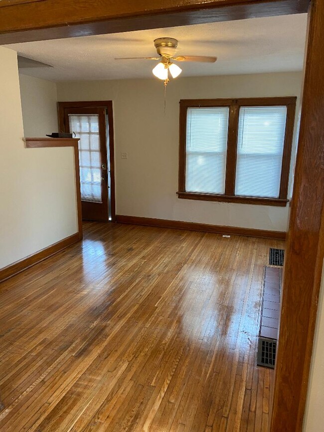 Building Photo - 472 E Maynard Ave