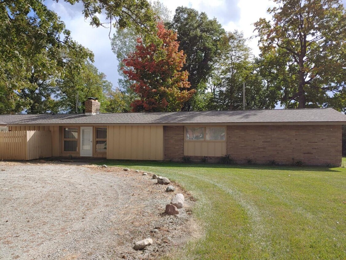217 W Washington Center Rd, Fort Wayne, IN 46825 House Rental in Fort
