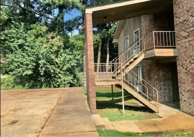 Foto del edificio - 922 W Oak Ave