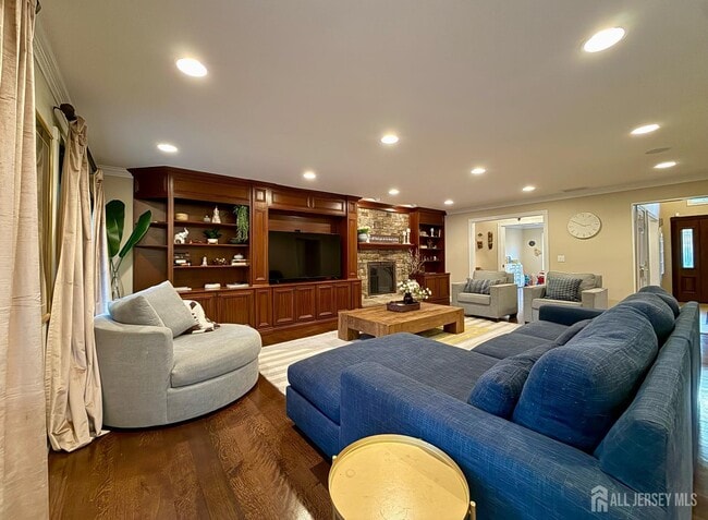 Building Photo - 4 Rebel Run Dr