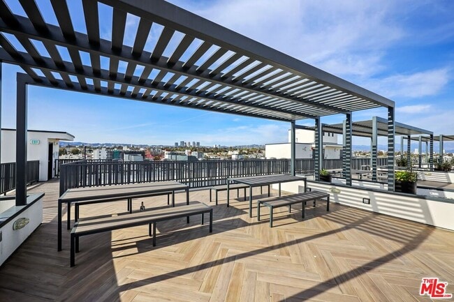 Foto del edificio - 3657 Motor Ave