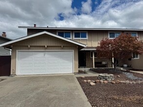 Building Photo - 625 Comet Dr