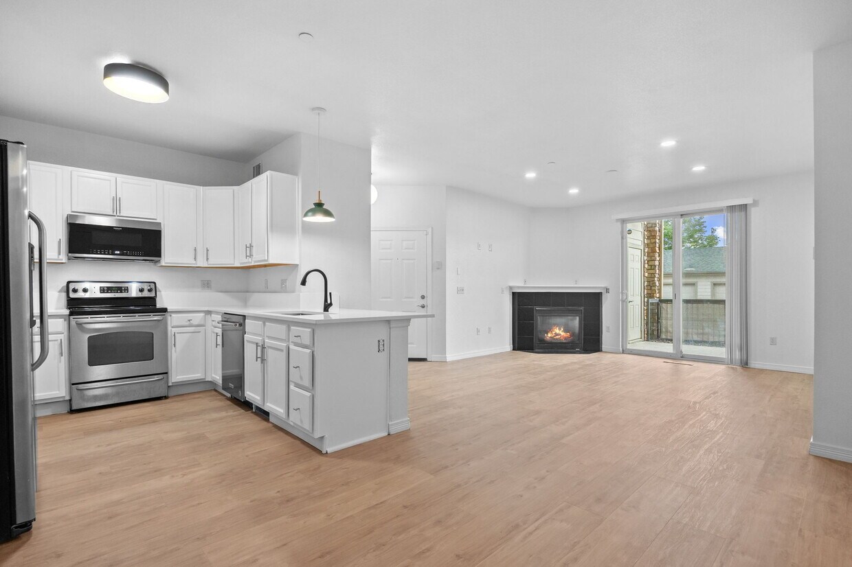 Primary Photo - 7222 S Blackhawk St