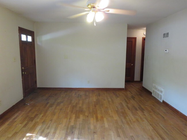 Building Photo - 418 S 18th St