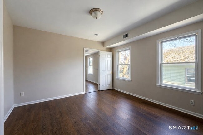 Building Photo - 1132 Hancock Ave