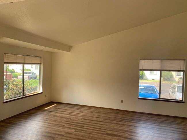 Living Room 1 - 1534 Diamond Rd SE