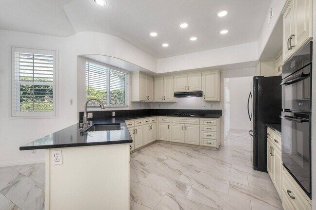 Foto del edificio - 4Bed/3bath in Rancho Del Oro~ Caspian