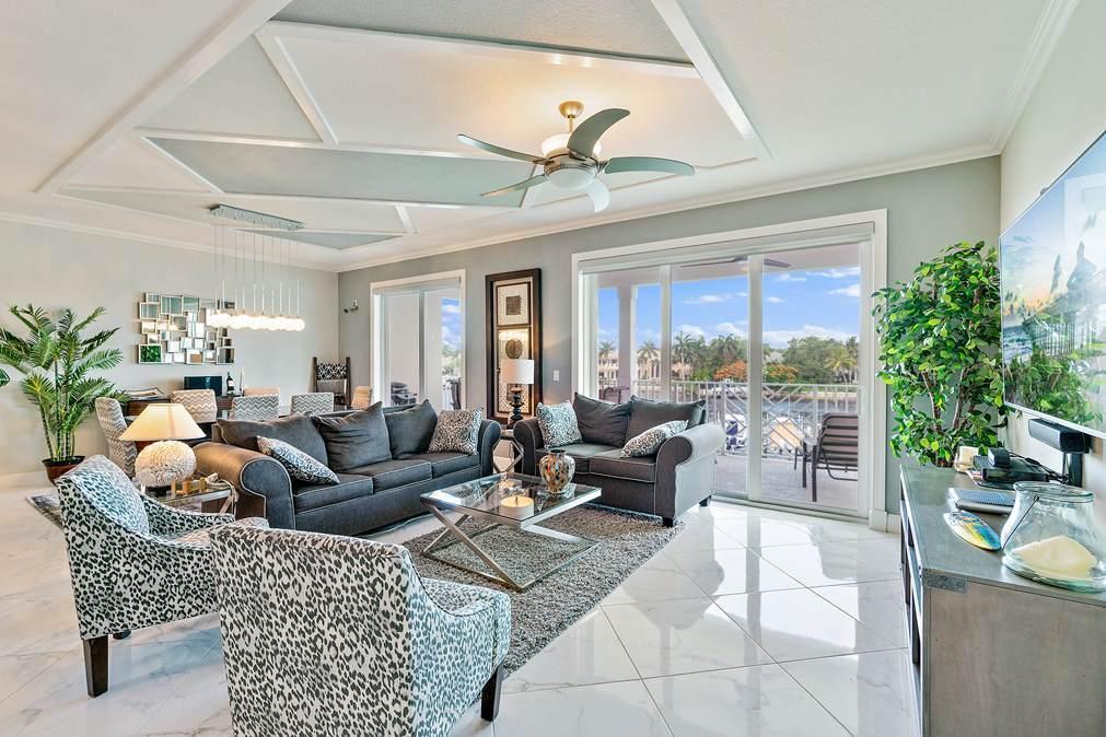 Foto principal - 633 Bay Colony Dr S