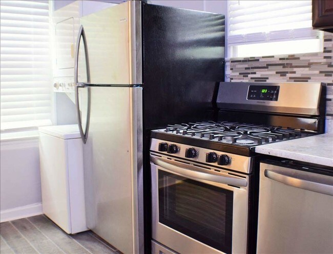 Stainless Steel Appliances - 1926 Naylor Rd SE