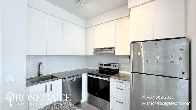 Building Photo - Newly Renovated 2-Bedroom + Den, 2-Bath Co...