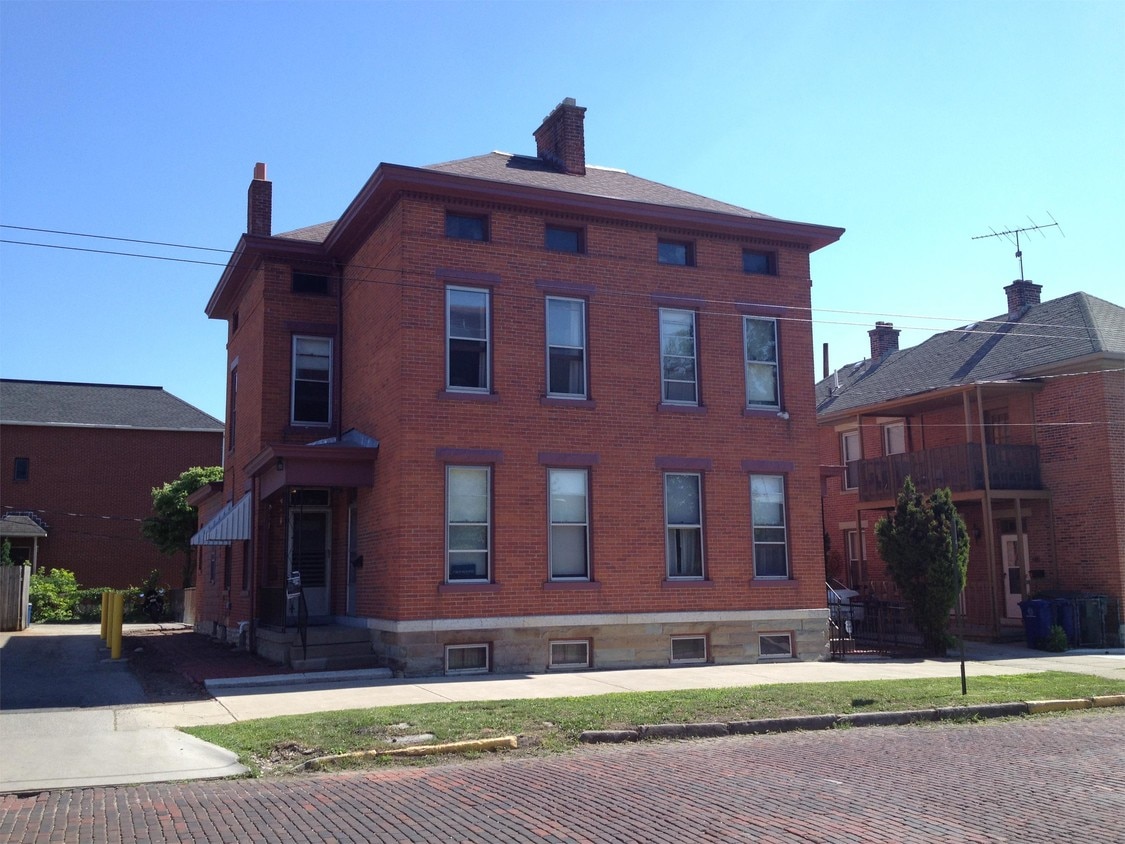 Primary Photo - 17 W Frankfort St
