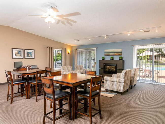 Resident Clubhouse - Hamilton Trace Apartments