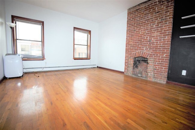 Building Photo - 616 Washington St
