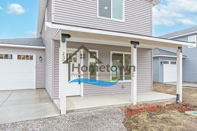 Building Photo - 3 Bedroom Home with 1.5 Bathrooms and an A...