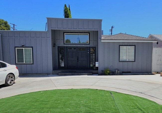 Building Photo - 3 Bedrooms, 2 Baths Remodeled Encino Home ...