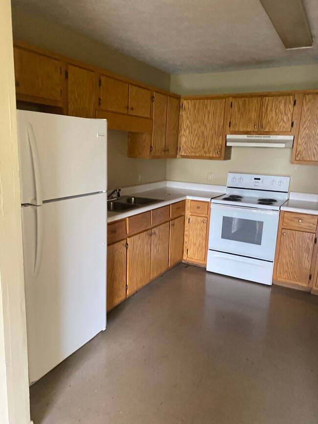 Building Photo - Monthly Paid Rent