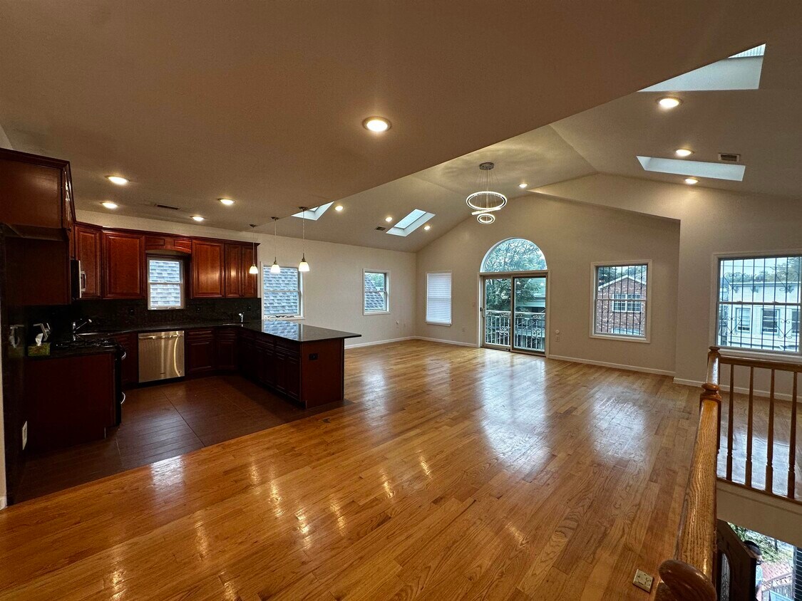 Primary Photo - 134 Bostwick Ave