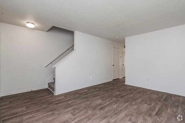 B - 2BR, 2BA - 1930 SF - Sala de estar - Greens of Concord Apartments