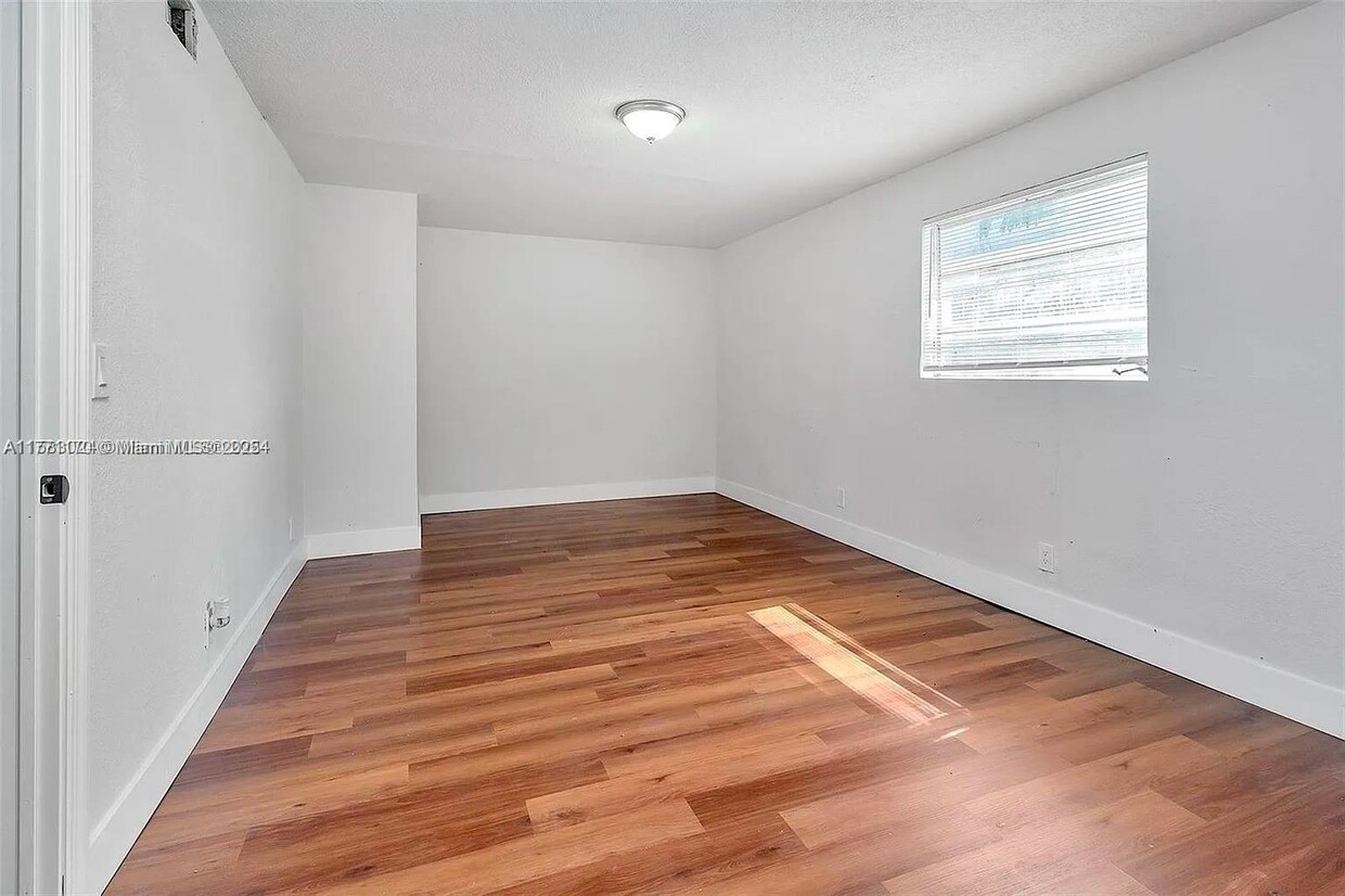 Foto principal - 5311 NE 10th Ave