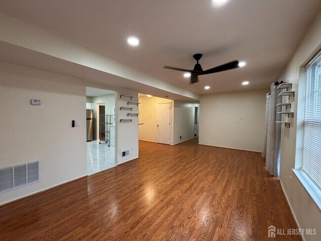 Foto del edificio - 1301 Plymouth Rd