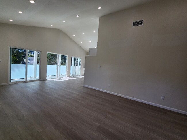 Building Photo - 5133 Topanga Canyon Blvd