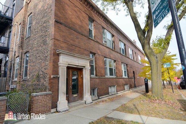 Building Photo - 3948 N Wolcott Ave