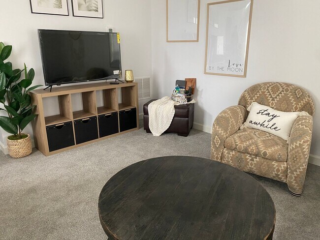 Foto del edificio - 3 Bedroom 1.5 bath TownHome