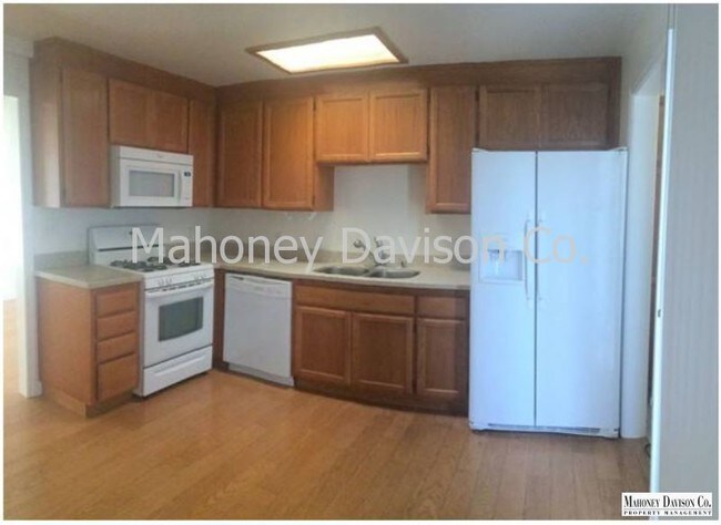 Building Photo - 967 Darlyn Way