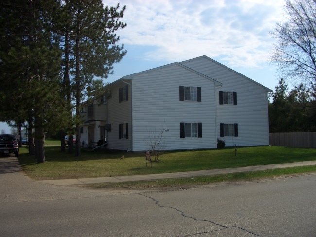 Building Photo - 3021 Maple Dr