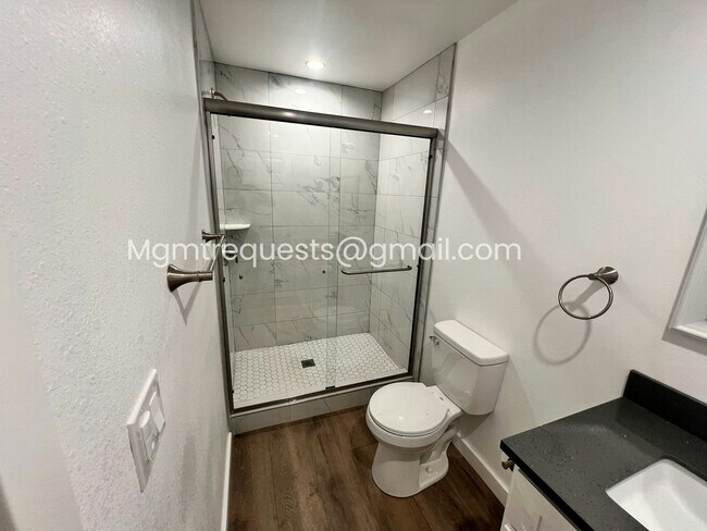 Foto del edificio - 3343 Lime St