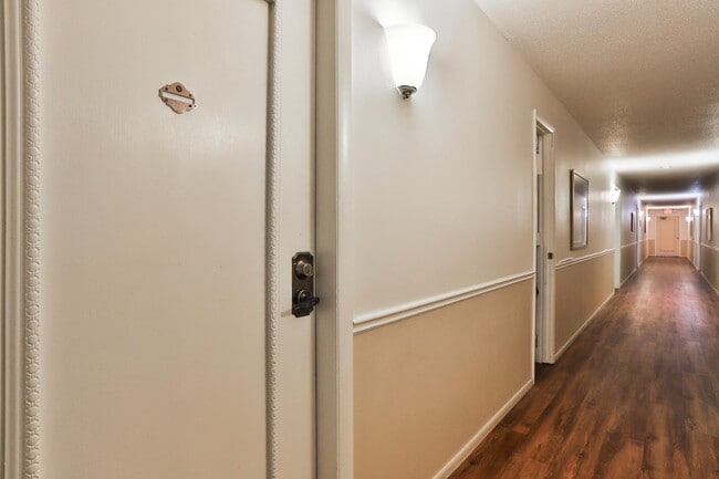 Building Photo - 444 N Clay Ave