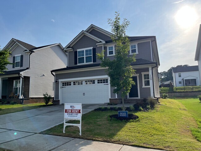 Building Photo - AMAZING LOCATION, Fantastic 4 Bed Home, In...