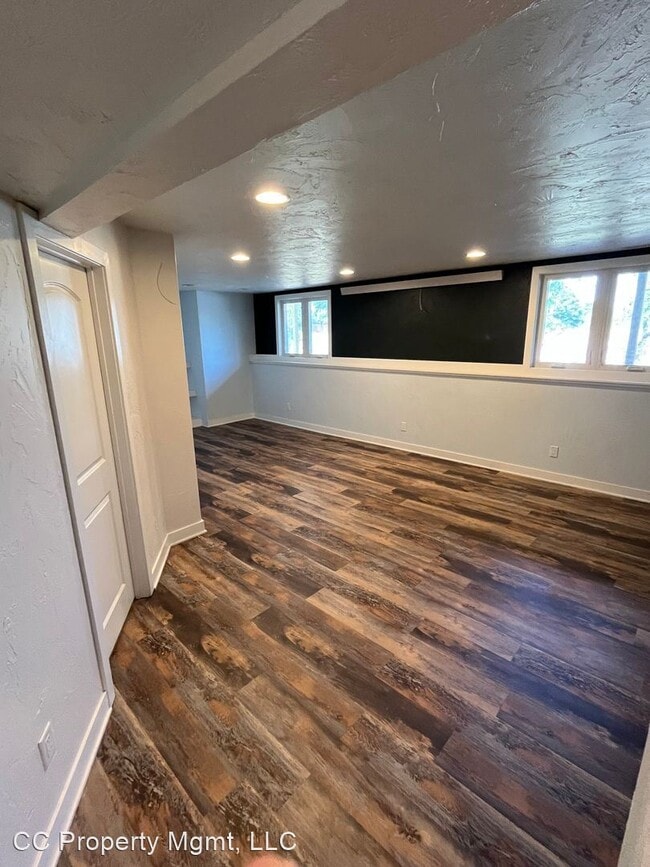 Building Photo - 3 br, 3 bath House - 4877 Cliff Dr