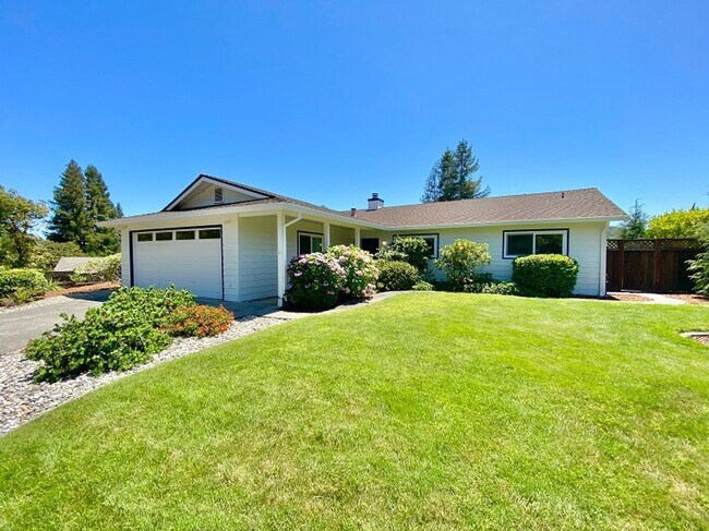 Foto del edificio - Beautifully Renovated Three Bedroom Browns...