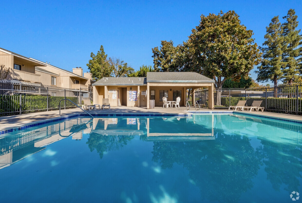 Foto principal - CYPRESS GARDENS APARTMENTS