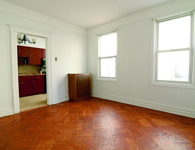 Foto del edificio - 462 Fairview Avenue #1R
