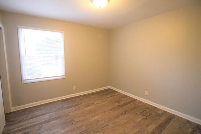 Building Photo - 1201 Buckingham Dr