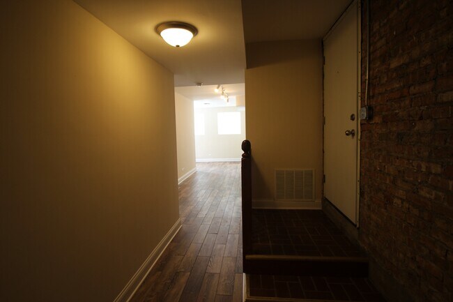 Building Photo - 5001 N Sawyer Ave