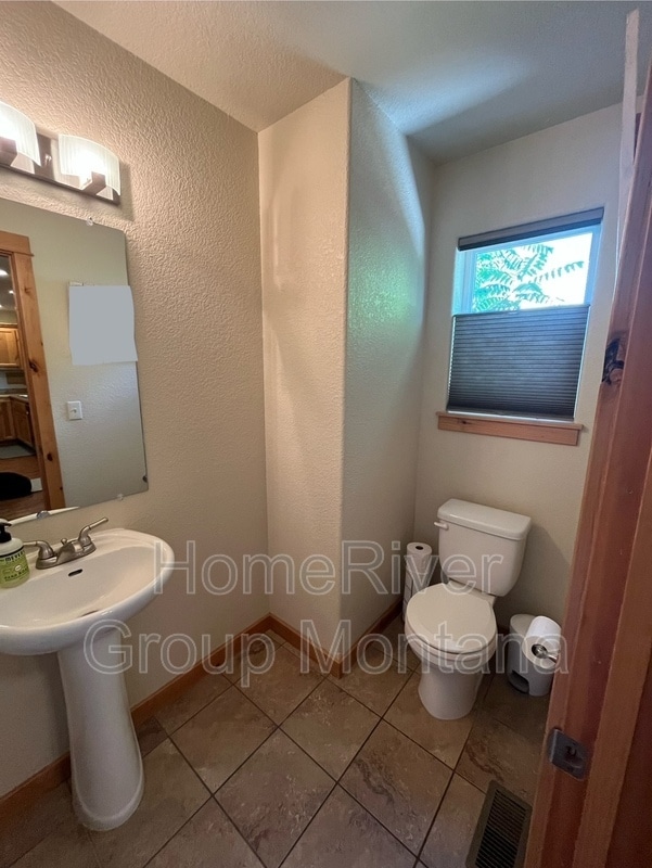 Building Photo - 1219 Linnea Ln