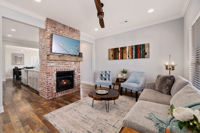 Foto del edificio - 618 W Poplar St