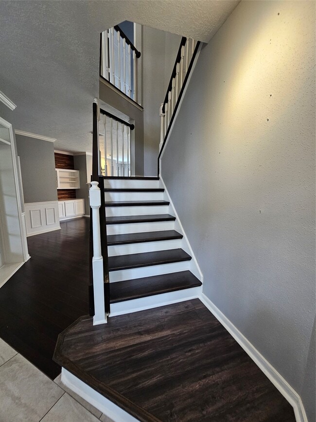 Building Photo - 15015 Dawnbrook Dr