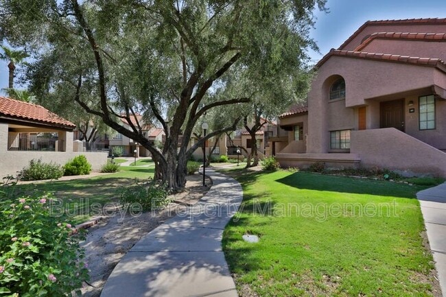 Photo - 925 N College Ave Apartment