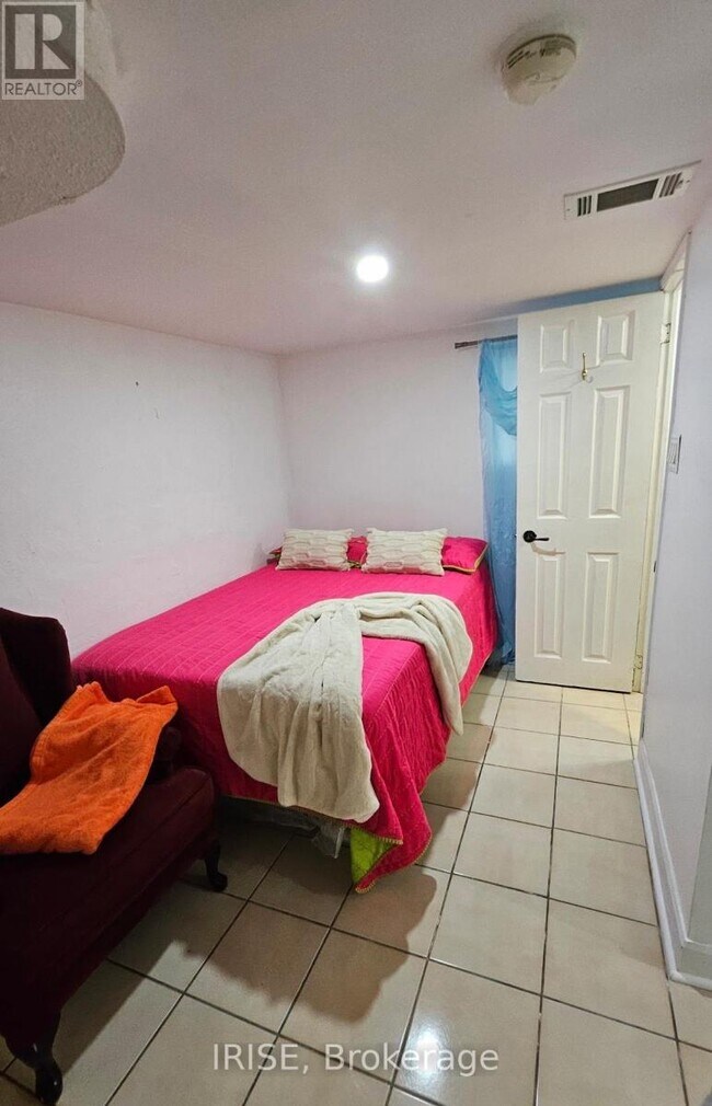 Photo du bâtiment - 165 Regent Rd