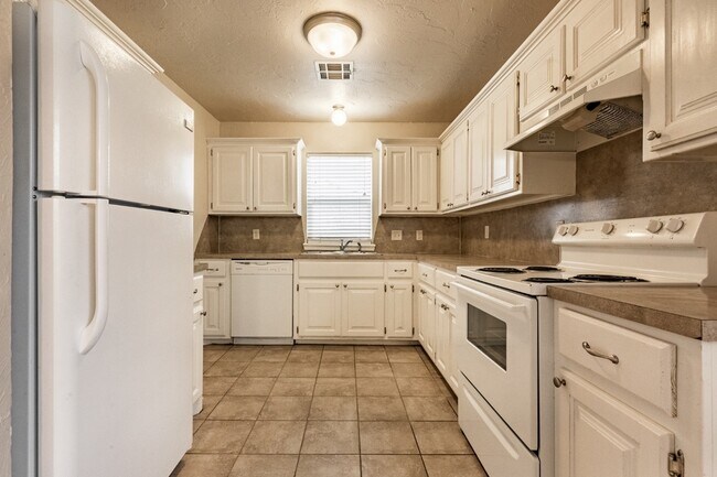 Foto del edificio - 3745 NW 33rd St