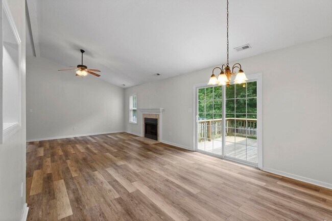 Foto del edificio - Ranch home with Fenced yard
