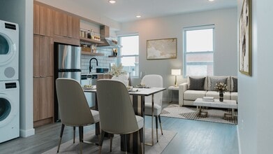 Building Photo - Howard Manor Building Photo - Howard Manor