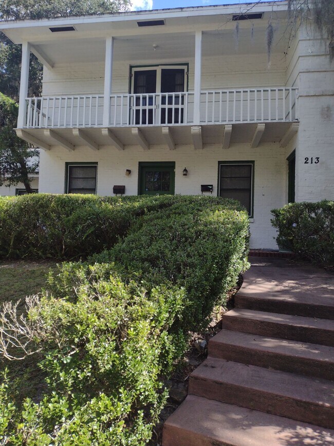 Foto del edificio - 215 NE Blvd