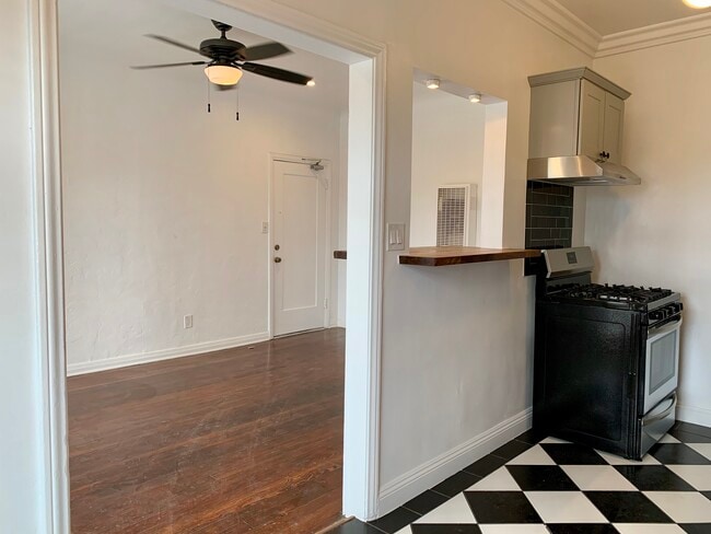 Building Photo - 974 S Catalina St