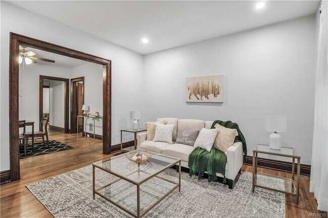 Foto del edificio - 374 Baynes St