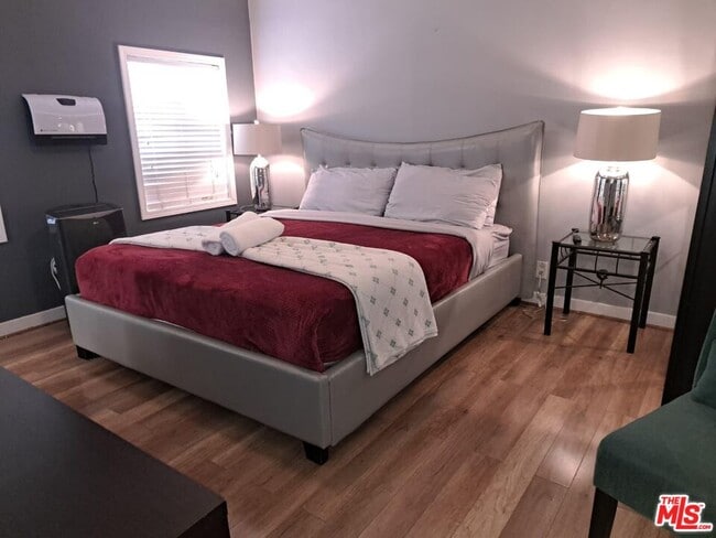 Building Photo - 137 Rexford Dr